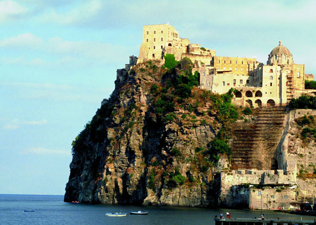 Ilha italiana Íschia, reduto ideal para os viajantes que querem combinar descanso com belas paisagens - Foto: Divulgação
