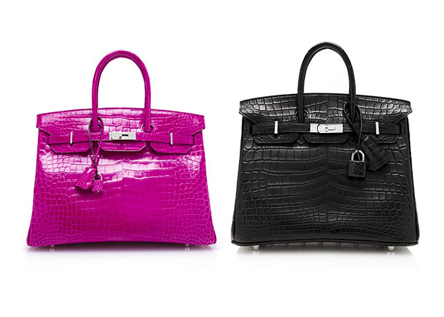 O modelo Birkin em rosa pink (cerca de R$206.320) e preto (R$157,607)  ambas em couro de crocodilo- Fotos: reprodução