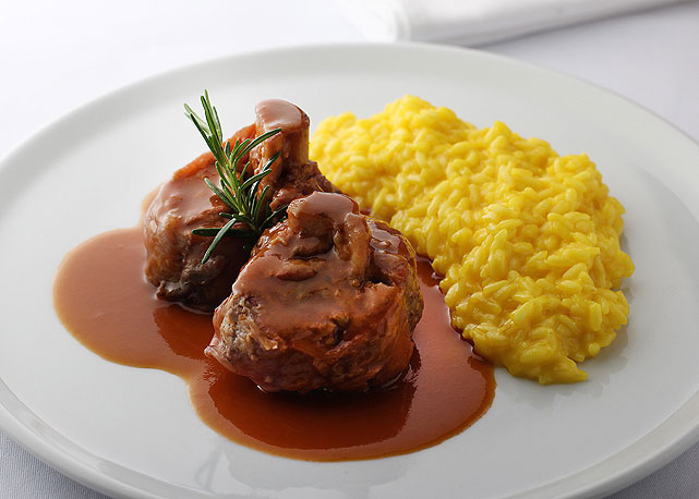 Ossobuco de vitelo acompanhado de risoto de açafrão (R$62) - Foto: divulgação