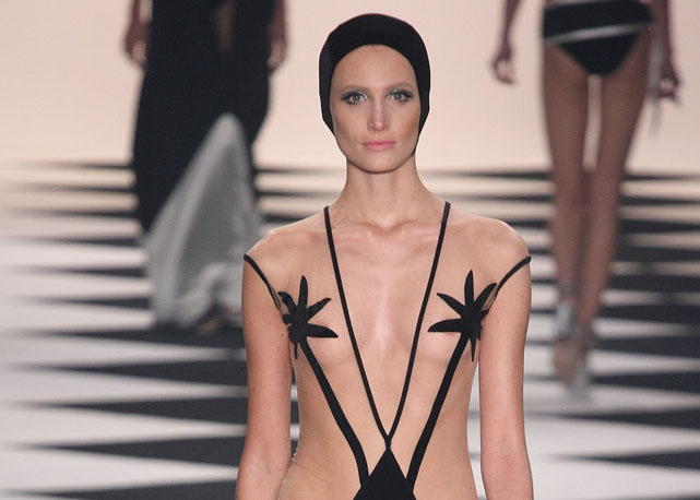 Look de verão 2014 de Adriana Degreas, um das estilistas que ganha espaço nas araras da Riachuelo - Foto: divulgação