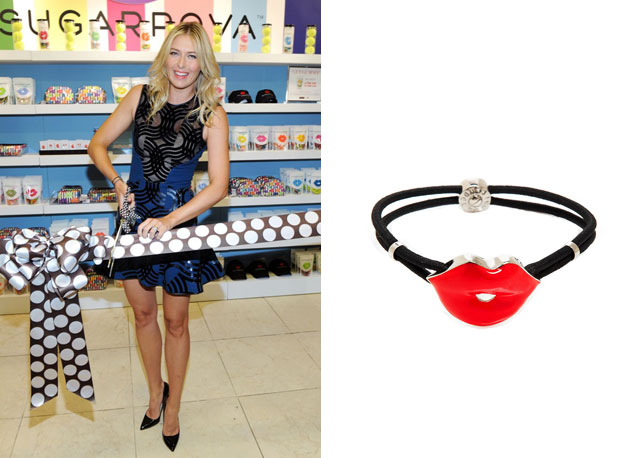 Sharapova e uma pulseira de sua linha Sugarpova assinada em parceria com a Henri Bendel - Fotos: Reprodução