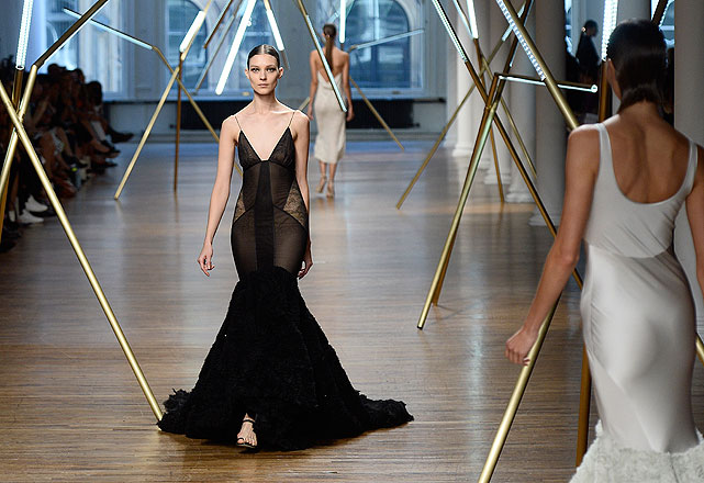 Longo preto de Jason Wu - Foto: Getty Images