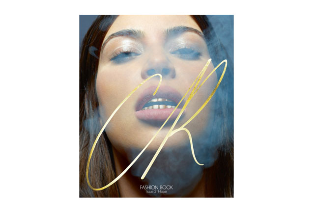 KIm Kardashian com grillz na capa da terceira CR Fashion Book - Foto: divulgação