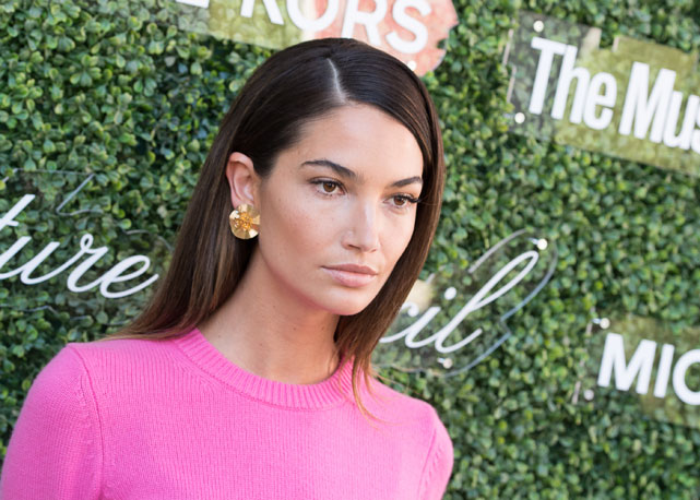 Lily Aldridge em homenagem a Michael Kors, no último dia 4 de setembro - Foto: Getty Images