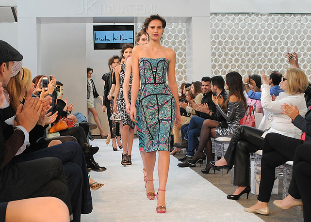 Entrada final do desfile de Nicole Miller em SP - Foto: Divulgação