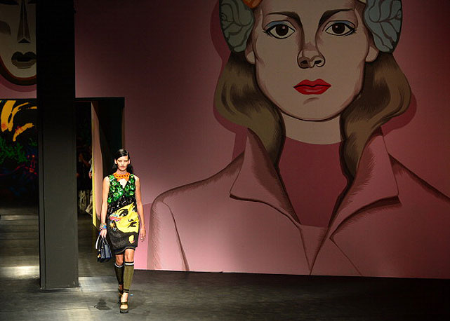 Cenário do desfile de verão da Prada - Foto: Getty Images