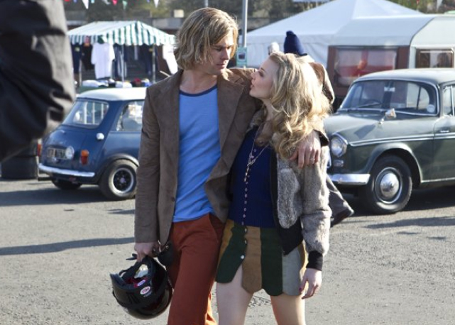 O casal James Hunt [personagem interpretado por Chris Hemsworth] e Suzy Miller [Olivia Wilde] - Foto: divulgação