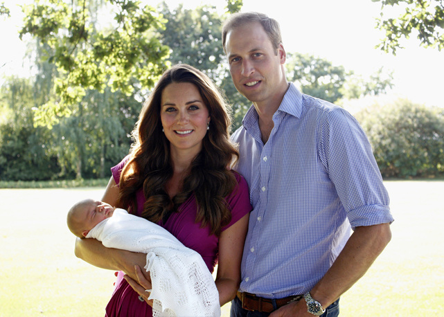 George Alexander Louis com os pais, Kate Middleton e William - Foto: Getty Images