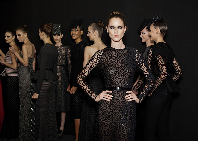 Muito preto no backstage da Acquastudio - Foto: Paulo Reis/Harper's Bazaar