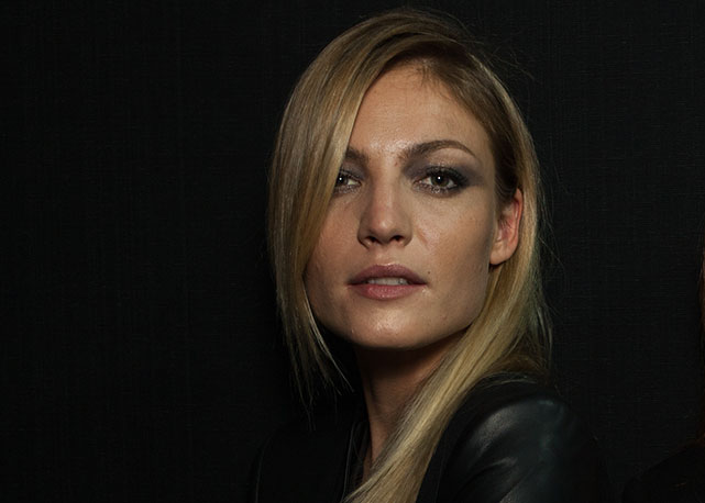 Barbara Berger no backstage da Animale - Foto: Paulo Reis/Harper's Bazaar