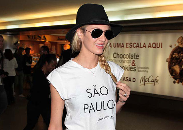 Candice no aeroporto de São Paulo - Foto: AgNews