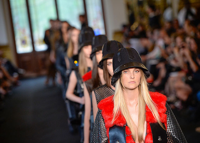 Carol Trentini desfila com exclusividade para a Ellus nesta temporada - Foto: Agência Fotosite