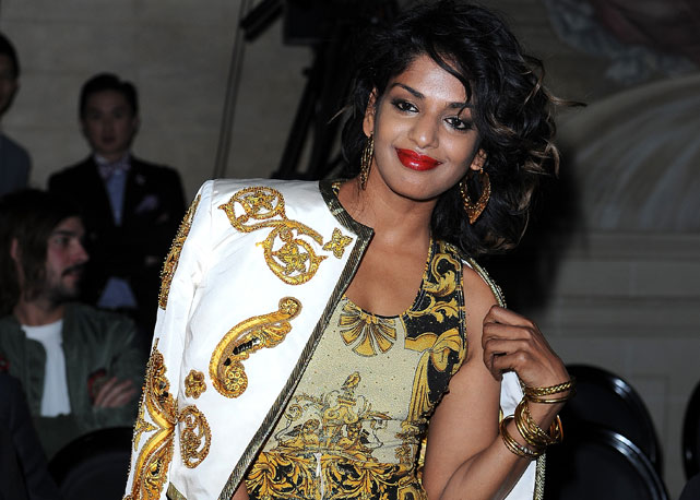 M.I.A é presença garantida na primeira fila dos desfiles da Versace! - Foto: Getty Images