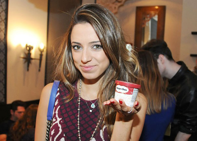 Lolita Hannud e seu Haagen-Dazs preferido! - Foto: Alexandre Virgilio