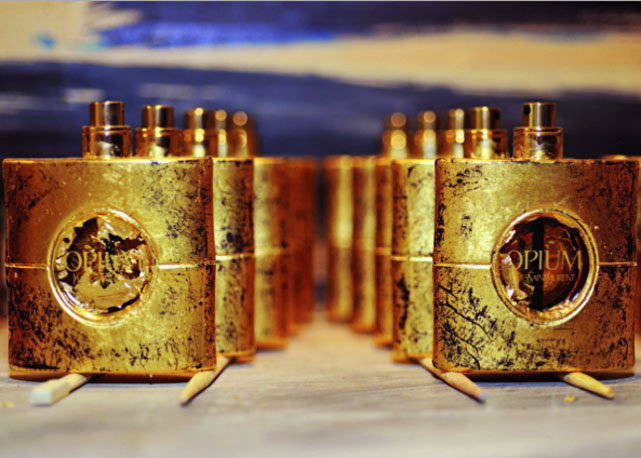 A embalagem de ouro da esdição deluxe de Opium - Foto: divulgação