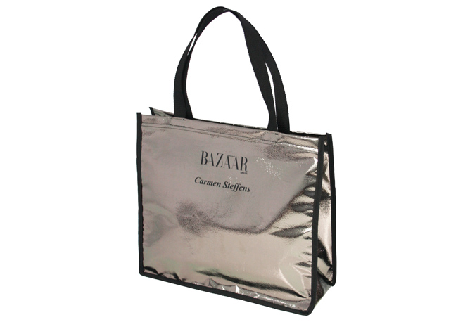 Bolsa by Carmen Steffens confeccionada exclusivamente para a festa de dois anos de Bazaar - Foto: divulgação