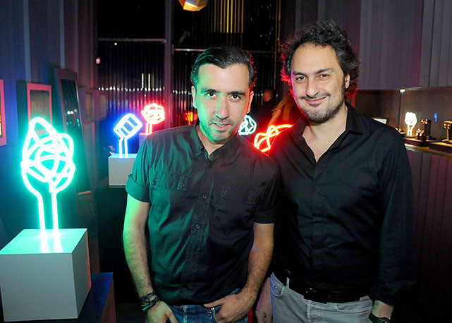 Jack Vartanian com seu novo parceiro criativo, o artista Kleber Matheus - Foto: Alexandre Virgilio/SiteRG