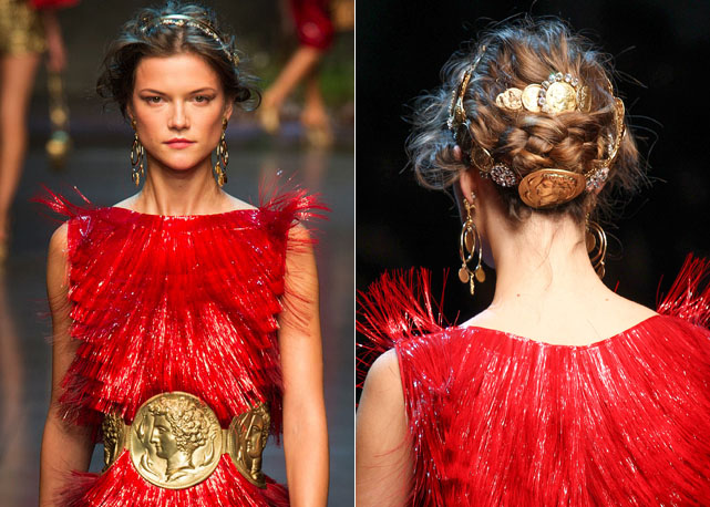Coque trançado estilo grego no desfile da Dolce & Gabanna - Foto: divulgação