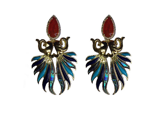 O brincos sereia em ouro amarelo 18k, diamante, abalone, lapis lazuli, turquesa e opala de fogo - Foto: divulgação