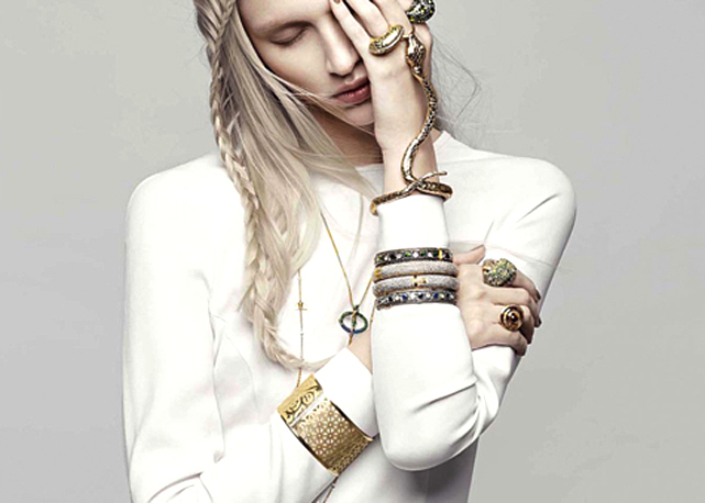 Durante a última temporada de moda, o bracelete foi alçado a acessório-desejo - Fotos: reprodução/Bazaar Ucrania