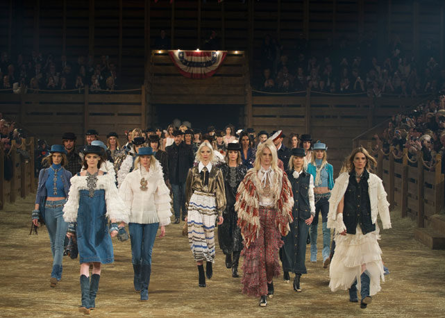 As cowgirls de Karl Lagerfeld - Foto: Getty Images
