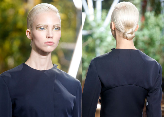 Coque colado à nuca na Christian Dior  - Foto: Getty Images