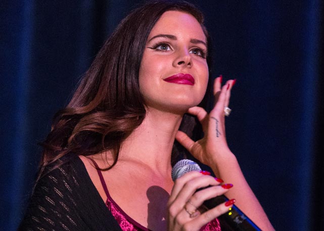 Lana Del Rey na estreia do seu curta Tropico, na noite de quarta, em Hollywood - Foto: Getty Images