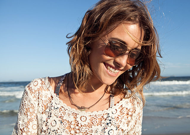 Layla Motta adora a praia! - Foto: reprodução/Harper's Bazaar