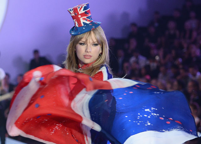 Taylor Swift cantou no show da Victoria's Secret, e agora ganha homenagem das Angels - Foto: Getty Images