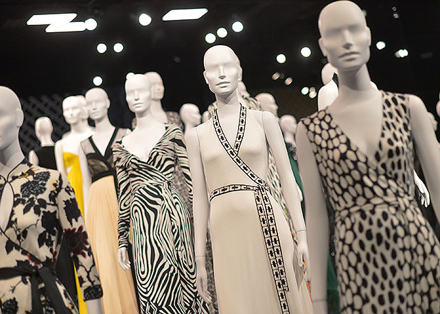 O wrap dress é tema da exposição Journey of a Dress, que a estilista inaugurou sexta-feira (10.01), em Los Angeles - Foto: Getty Images