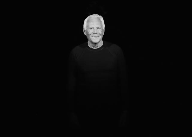 Giorgio Armani ao final do seu desfile masculino em Milão, realizado ontem - Foto: Getty Images