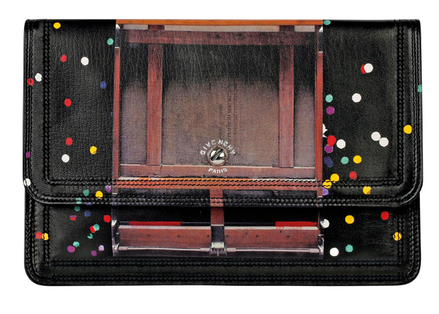 Clutch da Givenchy - Foto: reprodução/Harper's Bazaar