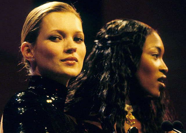 Kate Moss com a amiga Naomi Campbell - Foto: Getty Images