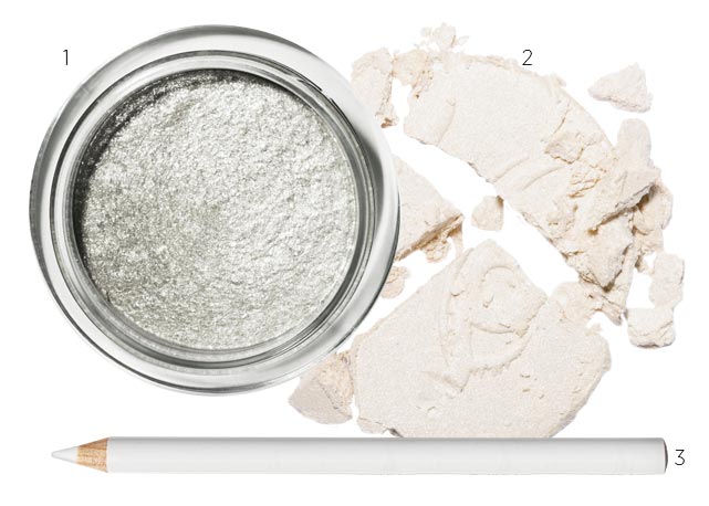 Na imagem acima, produtinhos para usar já: (1) Color Tattoo TooCool, Maybelline (R$ 25); (2) Mono Eyeshadow cor 02 White Marshmallow, Clarins (R$ 99); e (3) Soft Liner Branco, Dermage (R$ 33) - Fotos: reprodução/Harper's Bazaar