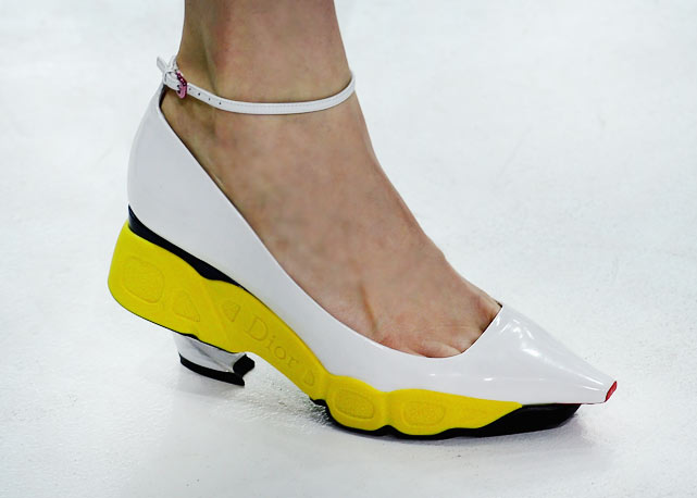 Um dos escarpins do desfile de inverno 2015 da Dior - Foto: Getty Images
