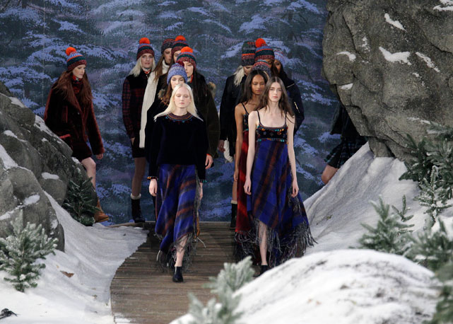 O fim do desfile de Tommy Hilfiger - Foto: Getty Images 