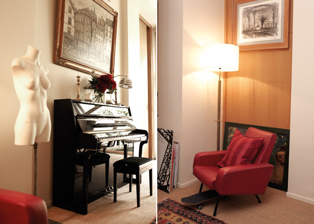 À esquerda, piano na sala e, no manequim, joias desenhadas por Anna; à direita, poltrona anos 1950 na sala - Foto: reprodução/Henry Roy/Harper's Bazaar