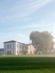 Bottega Veneta ganha certificado eco-friendly - Harper's Bazaar » Moda ...