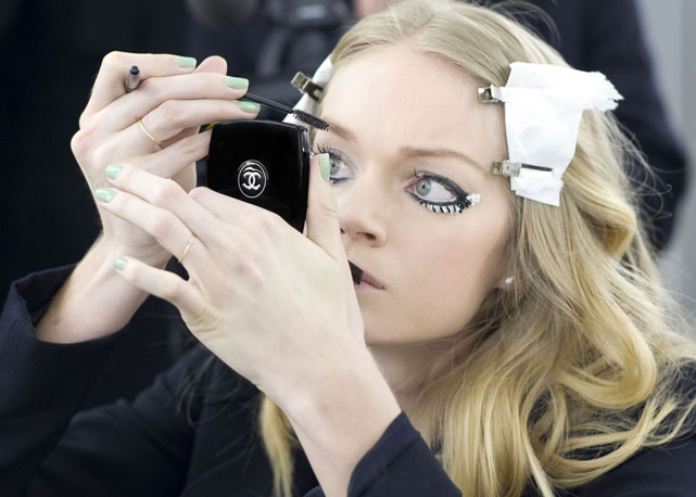 Ele foi responsável por alguns dos maiores hits de beleza da maison como o esmalte Jade - Foto: Reprodução