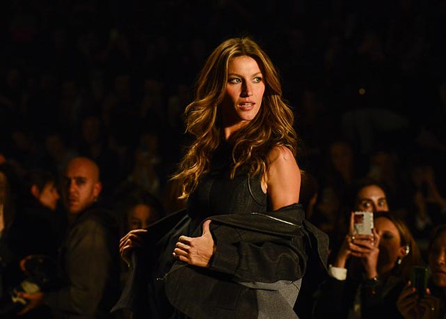 Gisele no desfile de inverno 2014 da Colcci - Foto: Agência Fotosite