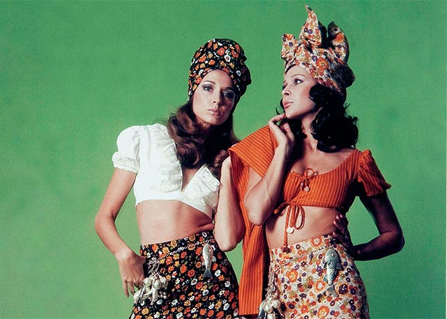 Looks de Zuzu Angel fotografados nos EUA na década de 1970 - Foto: reprodução/Harper's Bazaar