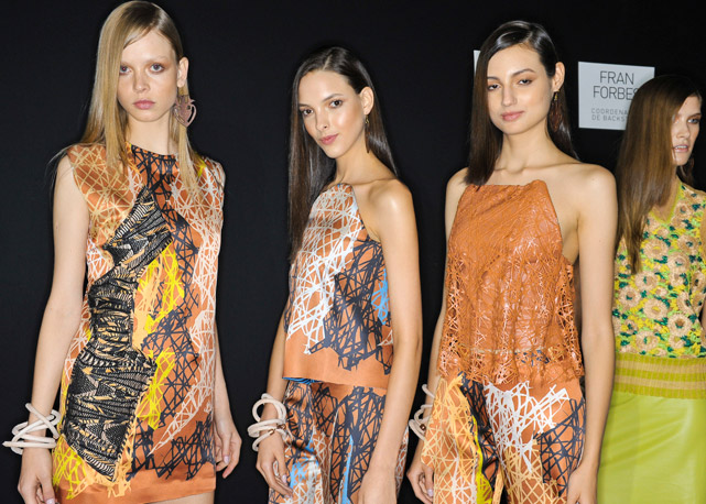 Meninas esperam do desfile da Animale começar - Foto: Agência Fotosite