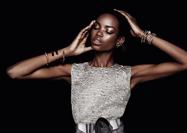 Maria Borges usa Dolce & Gabbana na Bazaar de maio! - Foto: reprodução/Harper's Bazaar