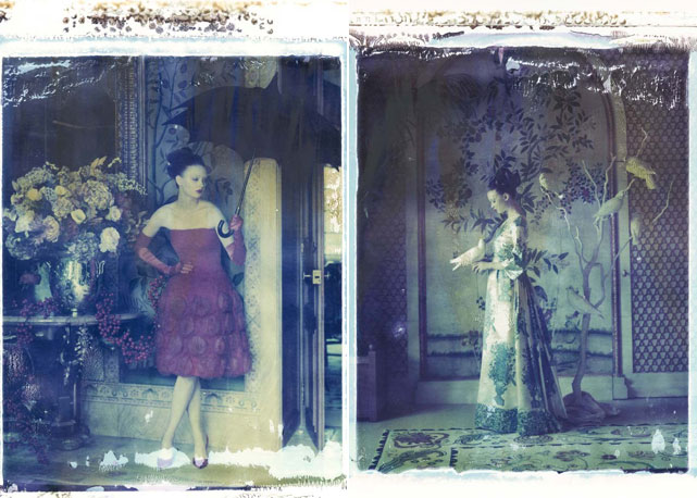 À esquerda, o primeiro cocktail dress vermelho de Valentino, de 1959; à direita, longo de 1968 - Fotos: reprodução/Cathleen Naundorf