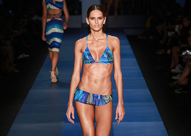 Izabel Goulart na passarela da Colcci - Foto: Agência Fotosite