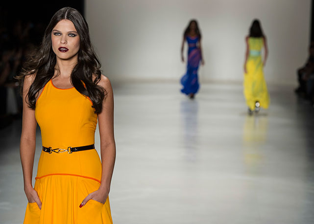 Desfile de Samuel Cirnansck: surpreendente! - Foto: Agência Fotosite
