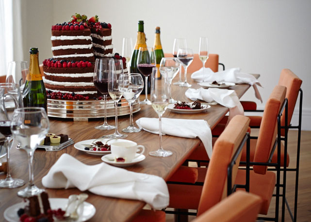 Chandon e Bake the Cake nas páginas da Bazaar de junho! - Foto: reprodução/Harper's Bazaar/Ilana Bessler e Arthur Nobre