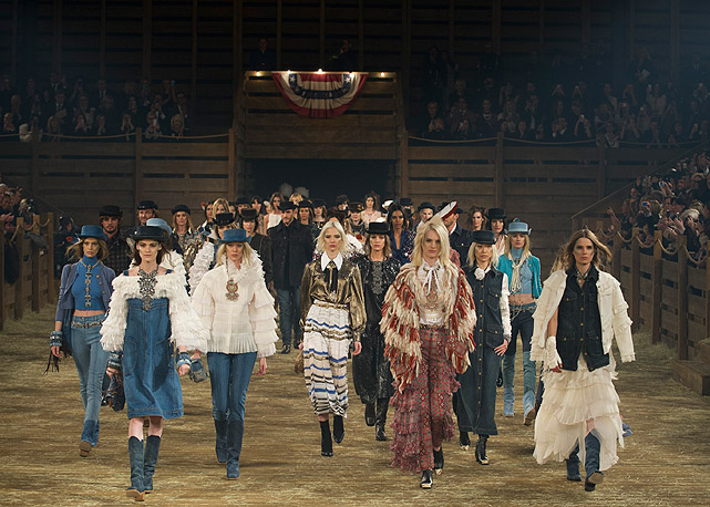 Desfile da coleção Métiers d’Arts Paris-Dallas, da Chanel, no Texas - Foto: Getty Images