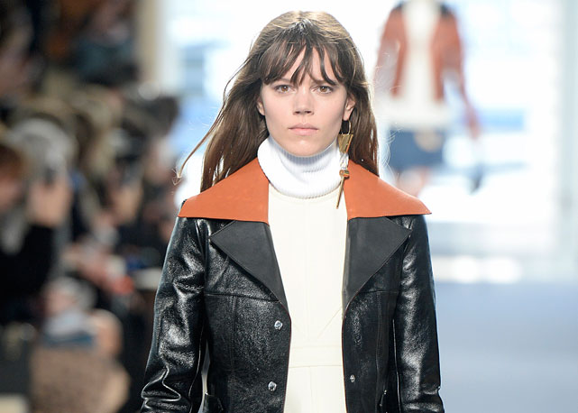 Freja Beha Erichsen, que abriu o desfile de inverno 2014/2015 da Louis Vuitton, é a estrela da campanha da marca - Foto: Getty Images