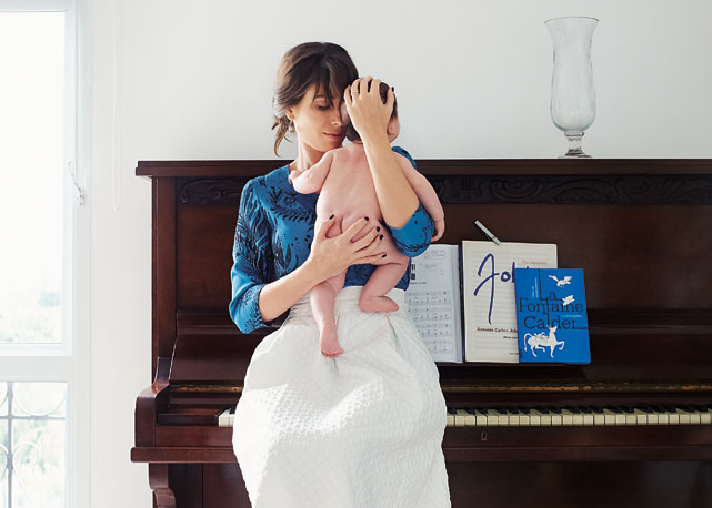 Ligia Carvalhosa e o pequeno Theodoro - Foto: reprodução/Harper's Bazaar